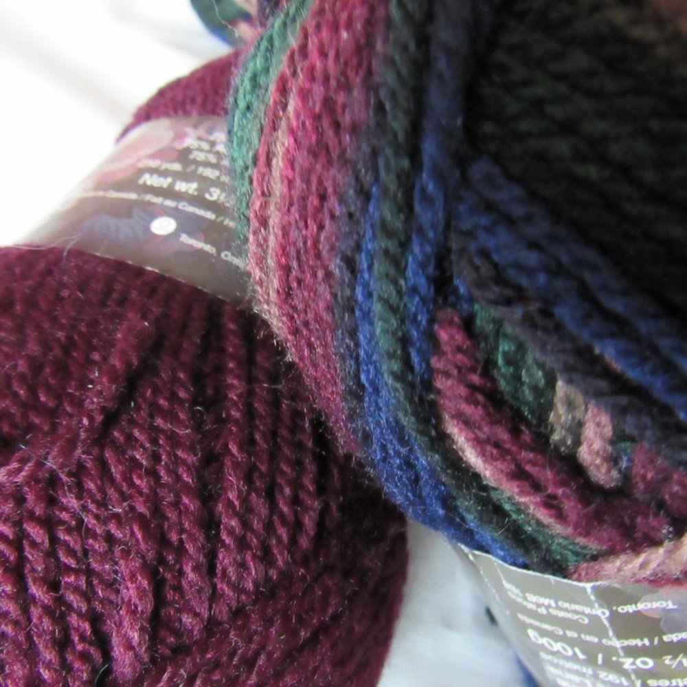 ot of 2 balls Patons Decor Yarn, WOOL-ACRYLIC